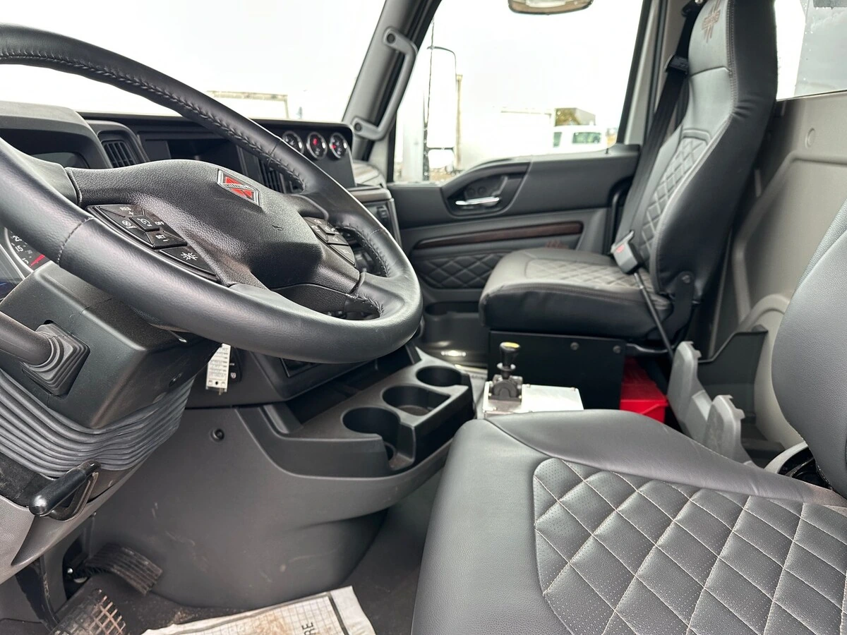 2026 International HX - image 6