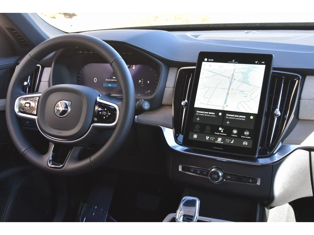 2026 Volvo - image 19