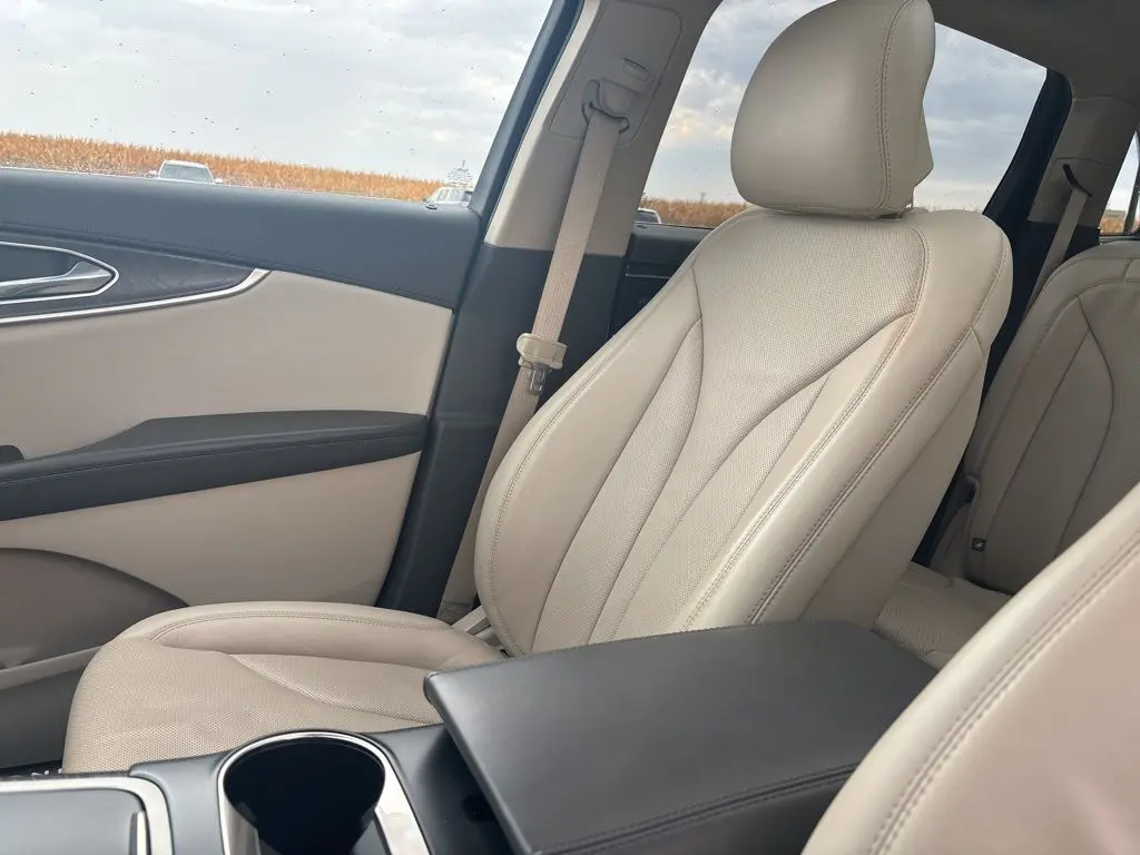 2019 Lincoln Nautilus Reserve photo 29