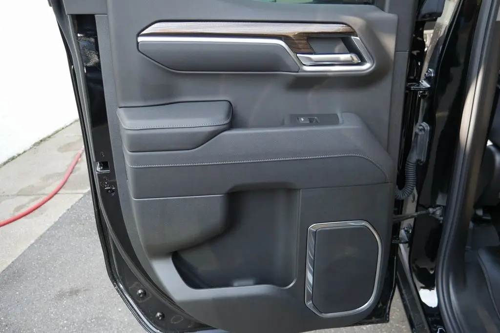 2025 Chevrolet Silverado 1500 LT photo 28
