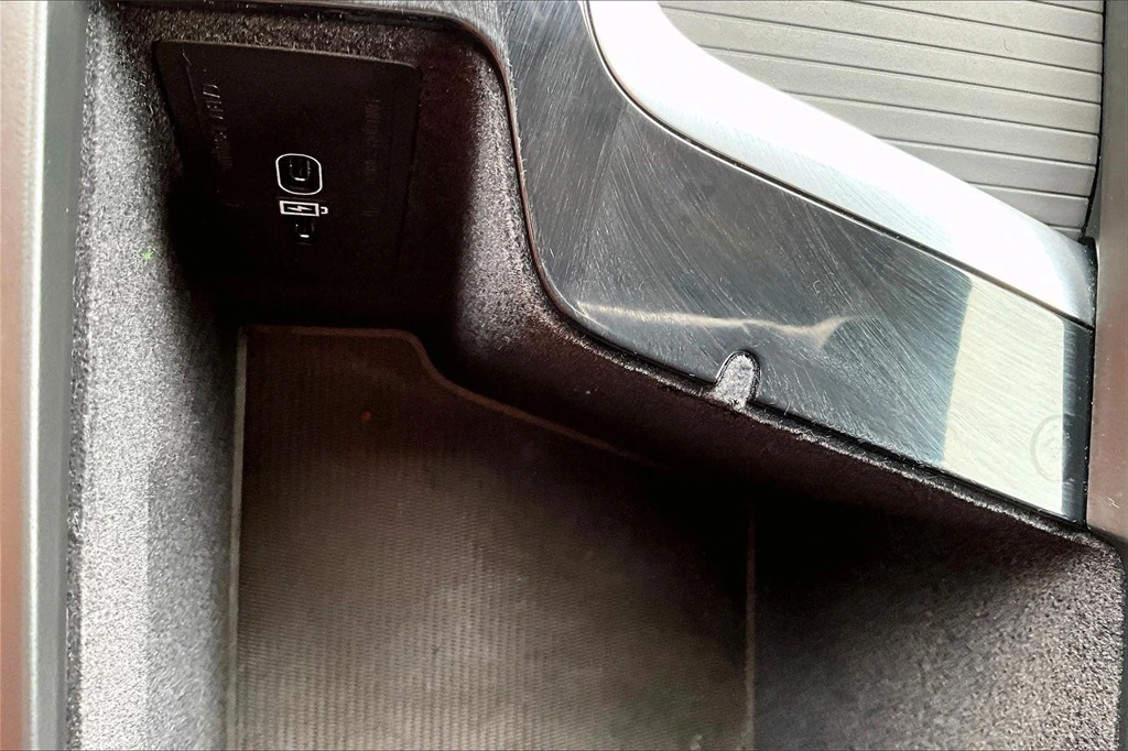 2023 Volvo - image 16