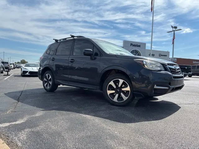 2017 Subaru Forester 2.5i Premium photo 2