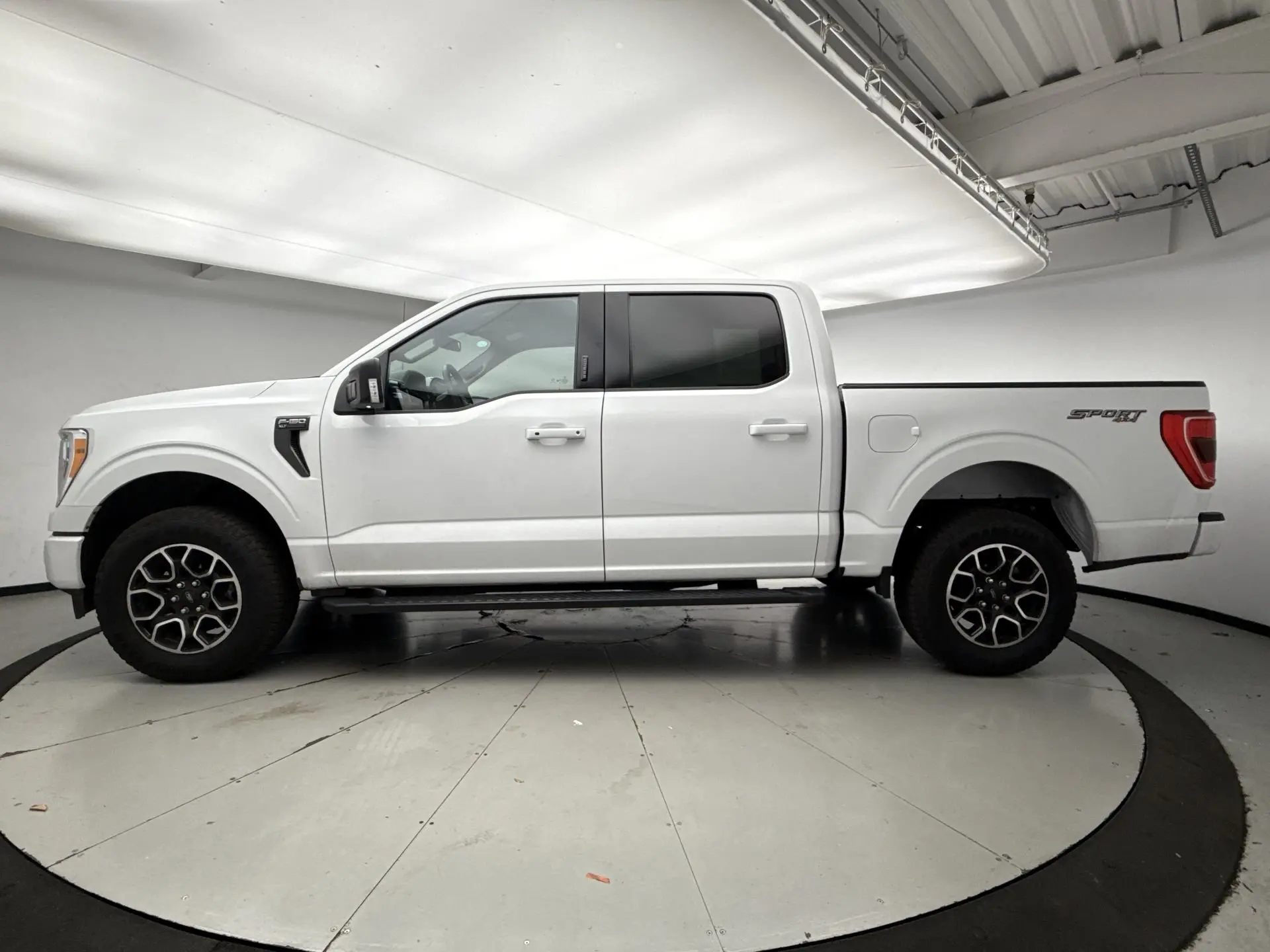 2023 Ford F-150 XLT photo 2