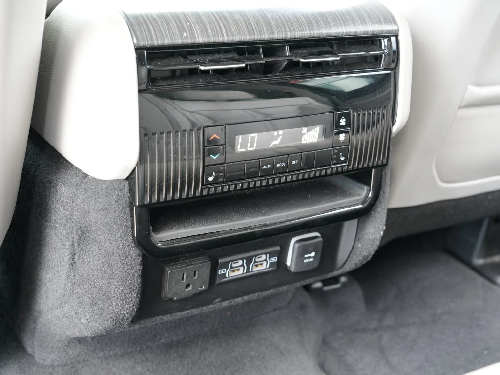 2023 Jeep Wagoneer L Series III - Photo 25