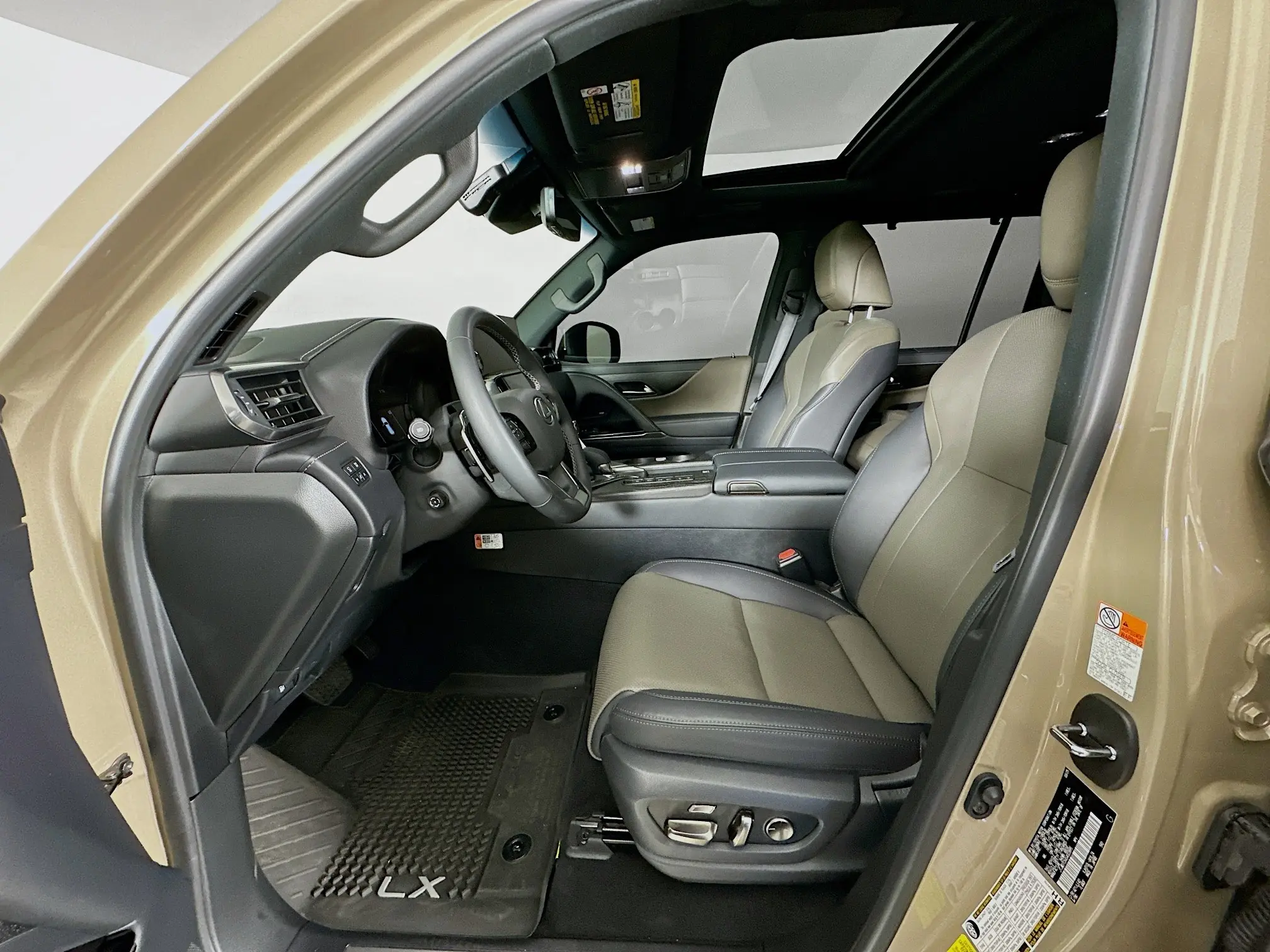 2025 Lexus LX photo 17