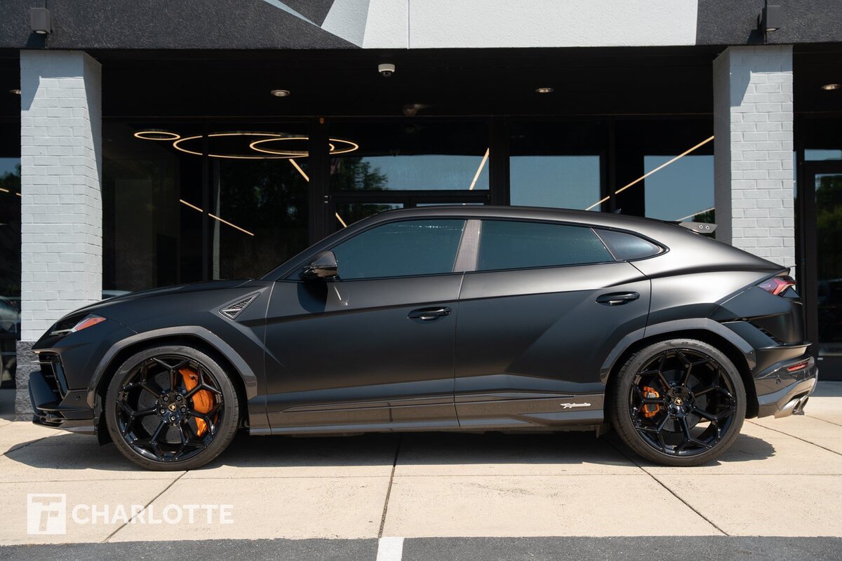 2023 Lamborghini Urus Performante