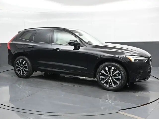 2023 Volvo XC60 B5 Plus photo 3