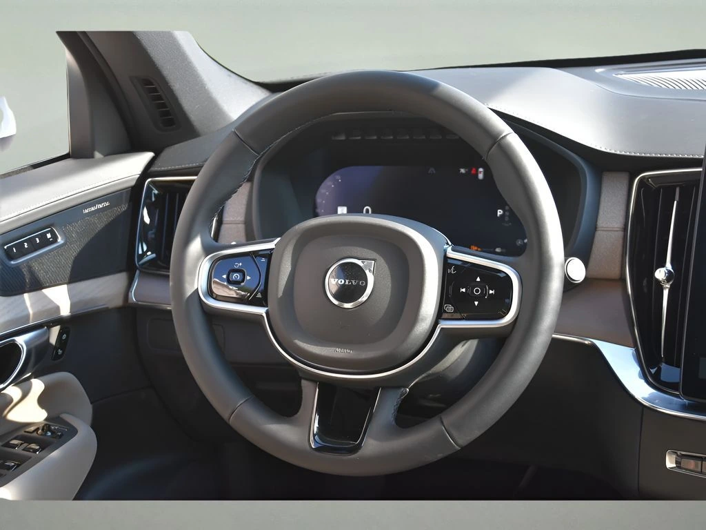 2026 Volvo - image 18