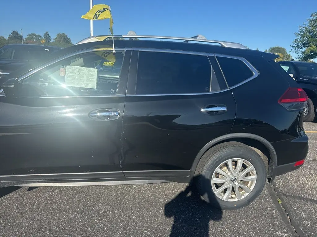 2020 Nissan Rogue SV photo 5