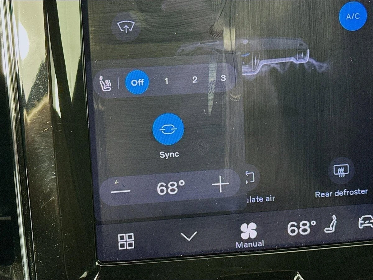 2023 Volvo - image 23