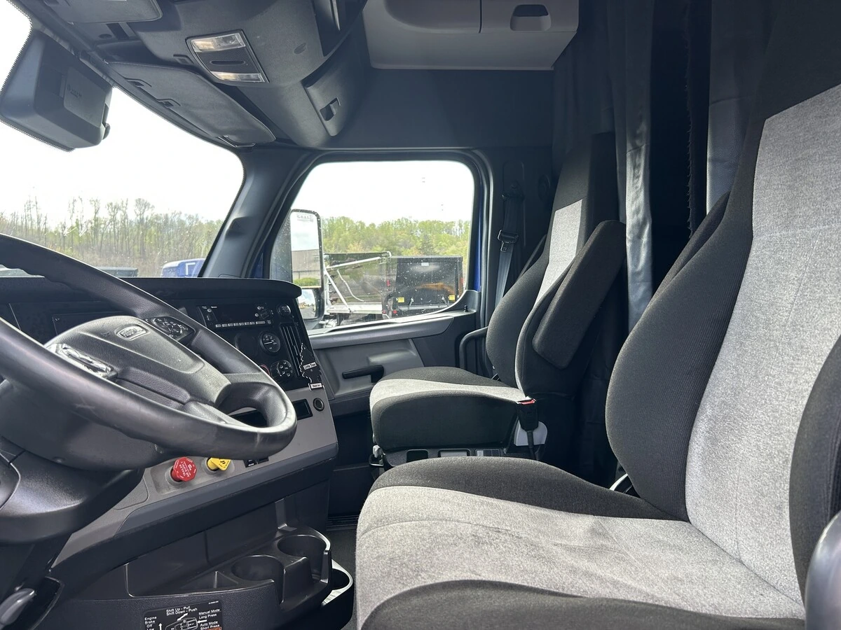 2022 Freightliner Cascadia - image 15