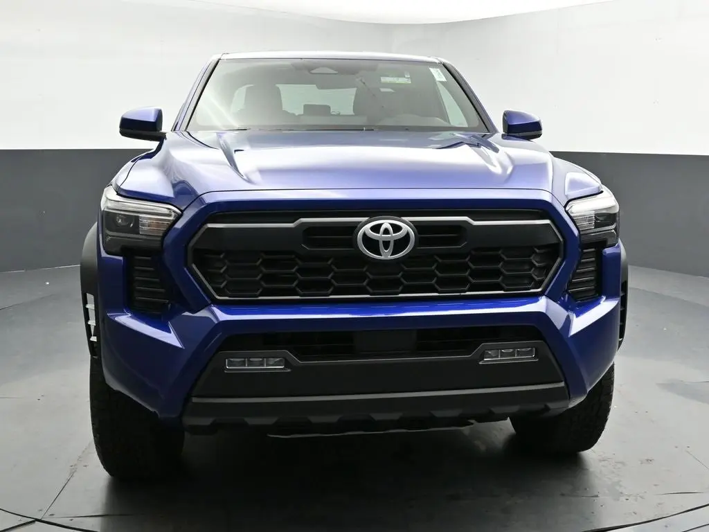 2025 Toyota Tacoma TRD Off-Road photo 3