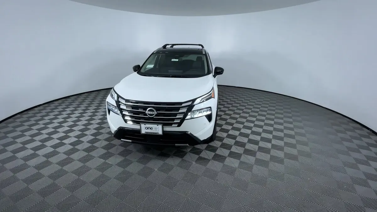 2026 Nissan Rogue Platinum photo 3