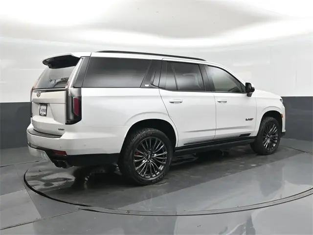 2023 Cadillac Escalade V-Series photo 3