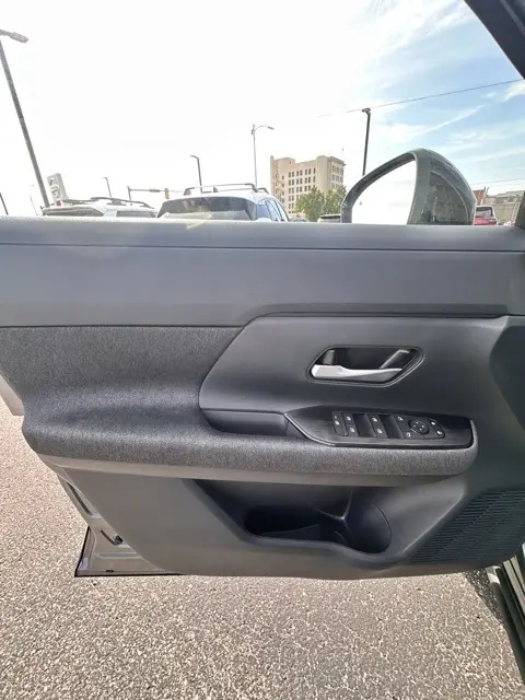 2026 Nissan Kicks SV photo 17