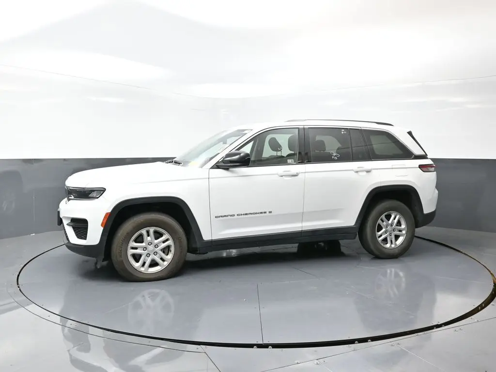 2023 Jeep Grand Cherokee Laredo photo 5