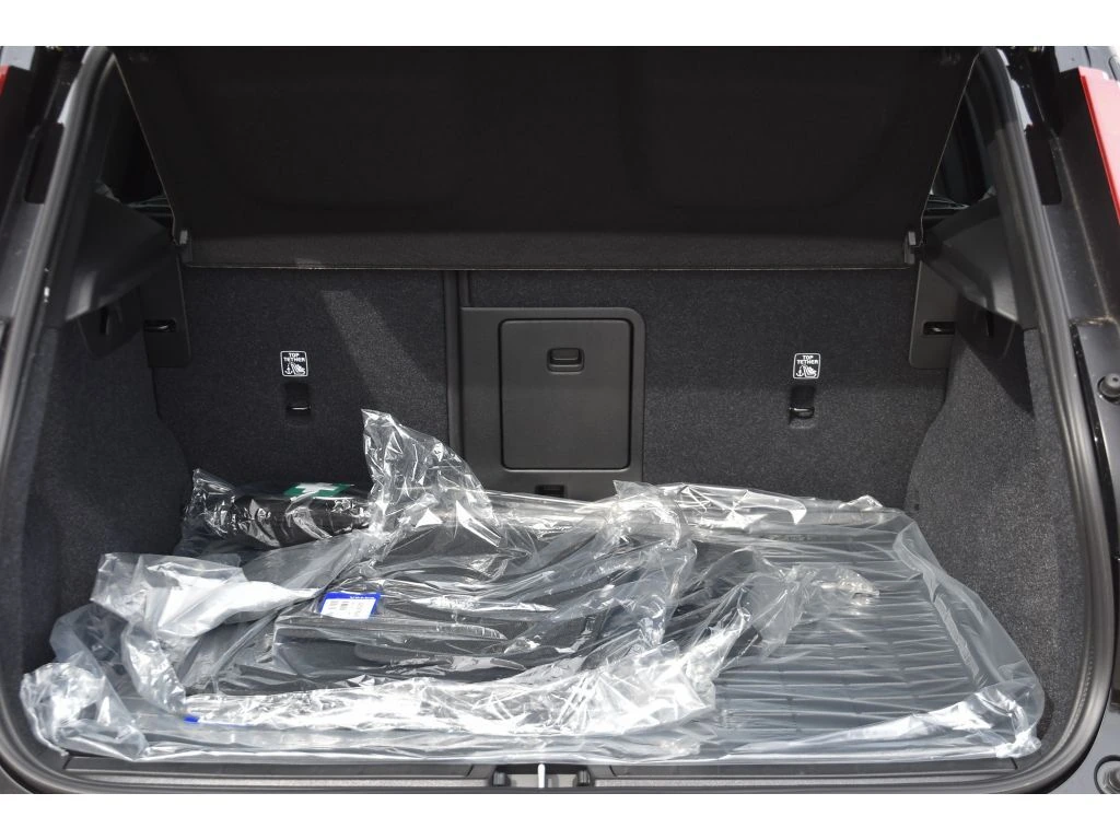 2026 Volvo - image 22