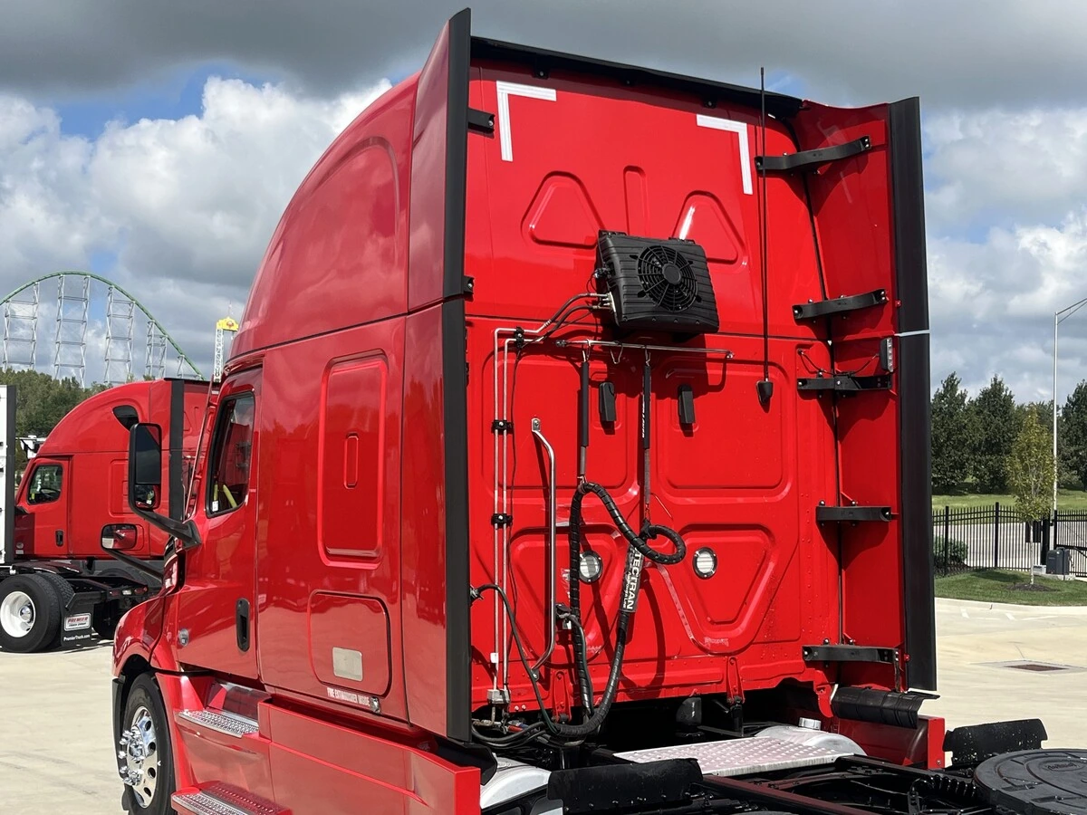 2022 Freightliner Cascadia — photo 4