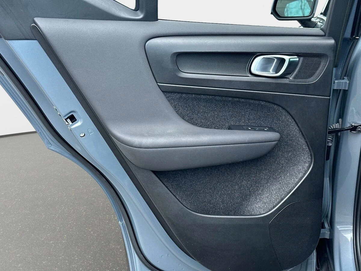 2023 Volvo - image 13