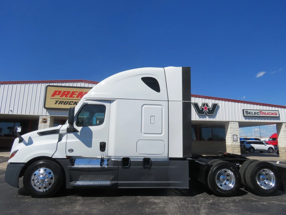 2024 Freightliner Cascadia - image 2