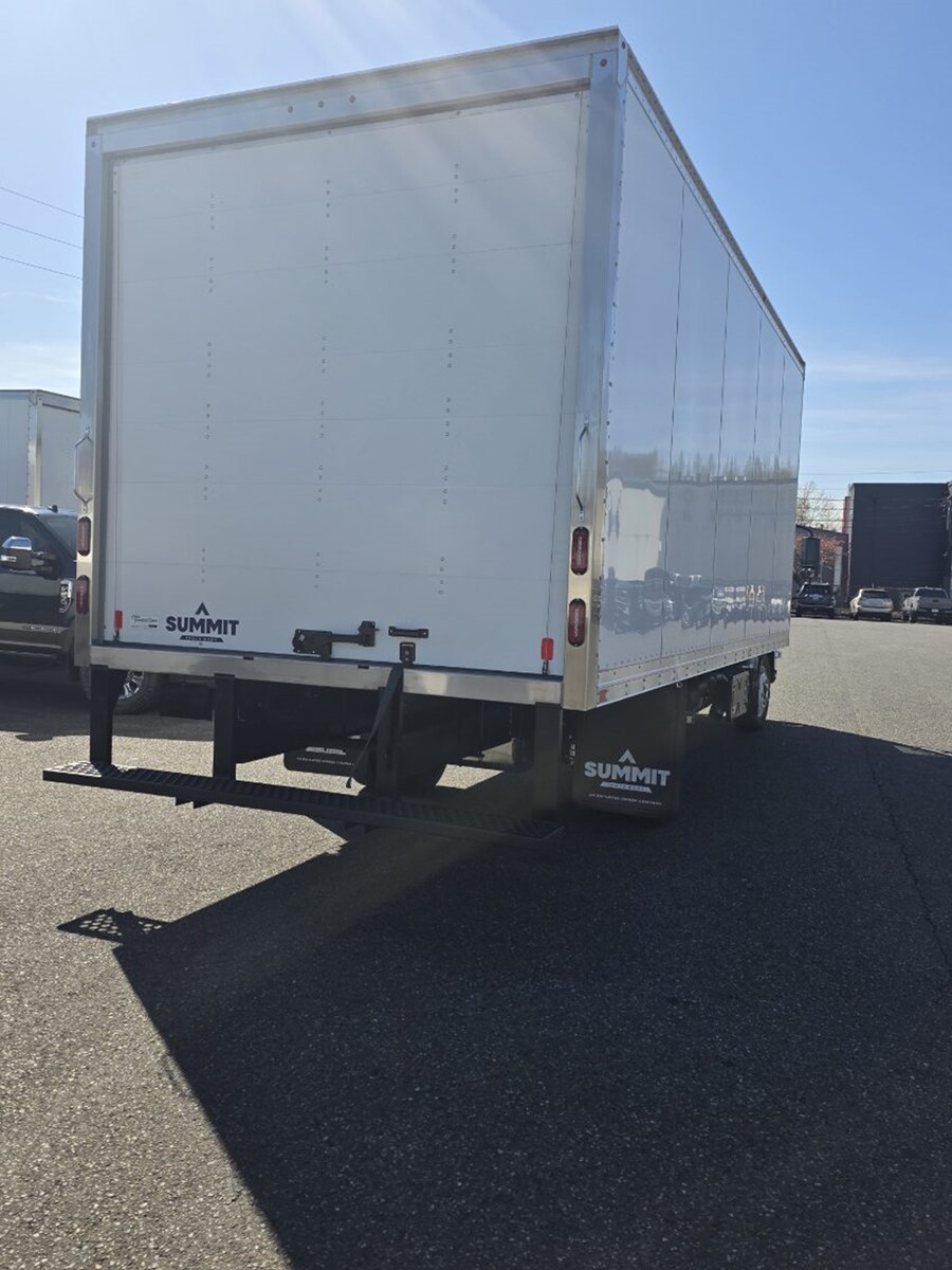 2026 Isuzu NRR in Mount Vernon, WA — photo 5