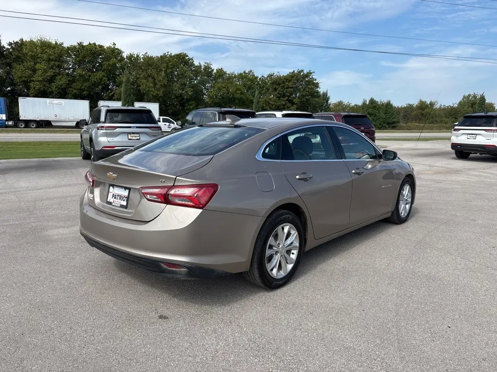 2022 Chevrolet Malibu 1LT photo 3