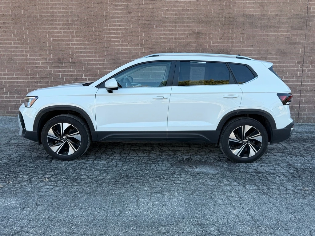 Used 2025 Volkswagen Taos SE with VIN 3VVUC7B29SM012830 for sale in Kansas City