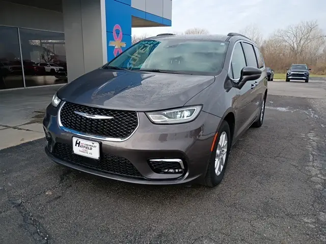 2022 Chrysler Pacifica Touring L's photo