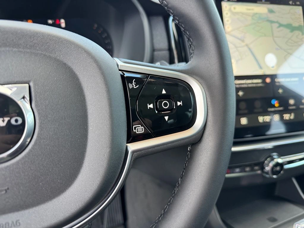 2026 Volvo - image 17