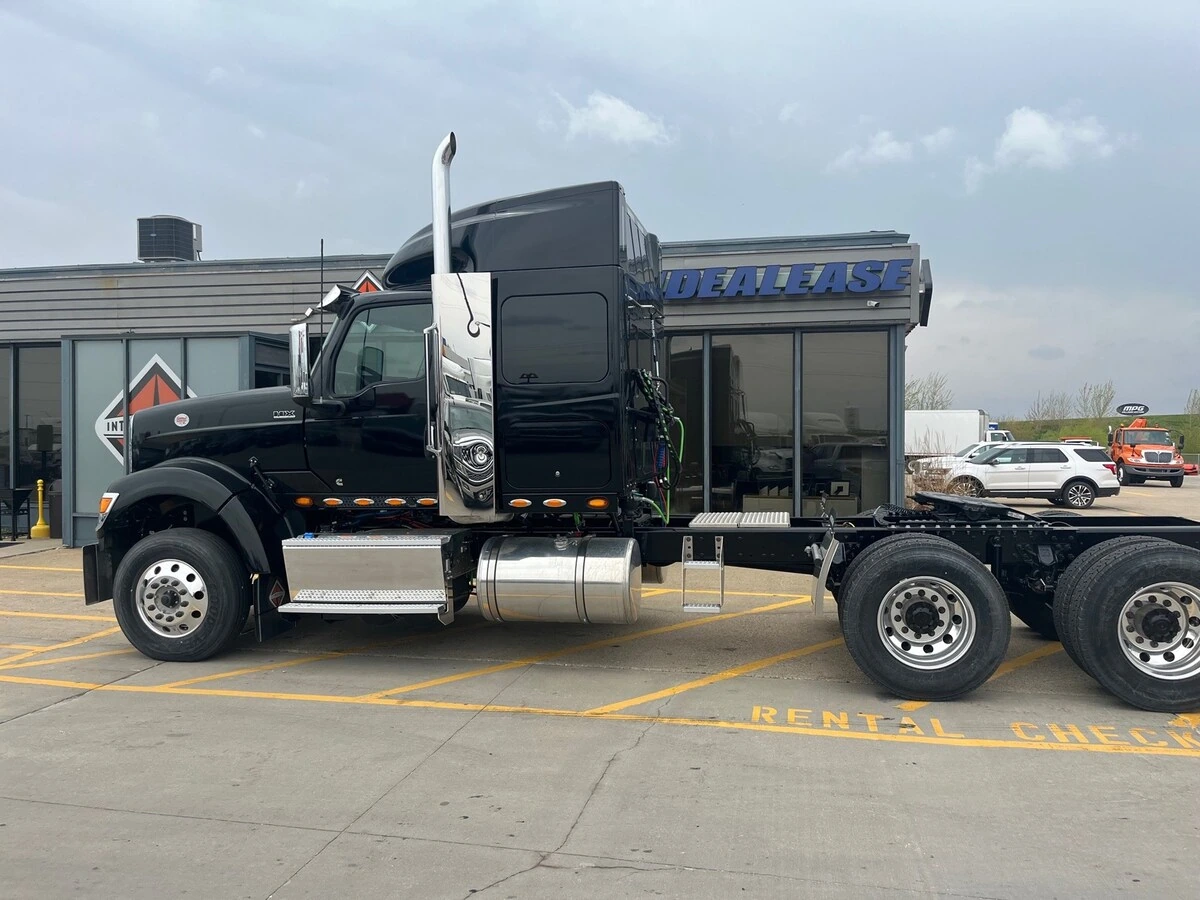 2025 International HX in Dubuque, IA