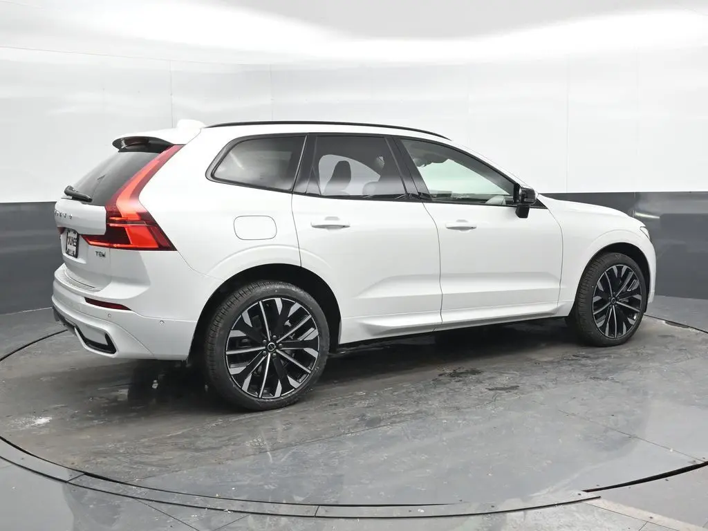2026 Volvo - image 2