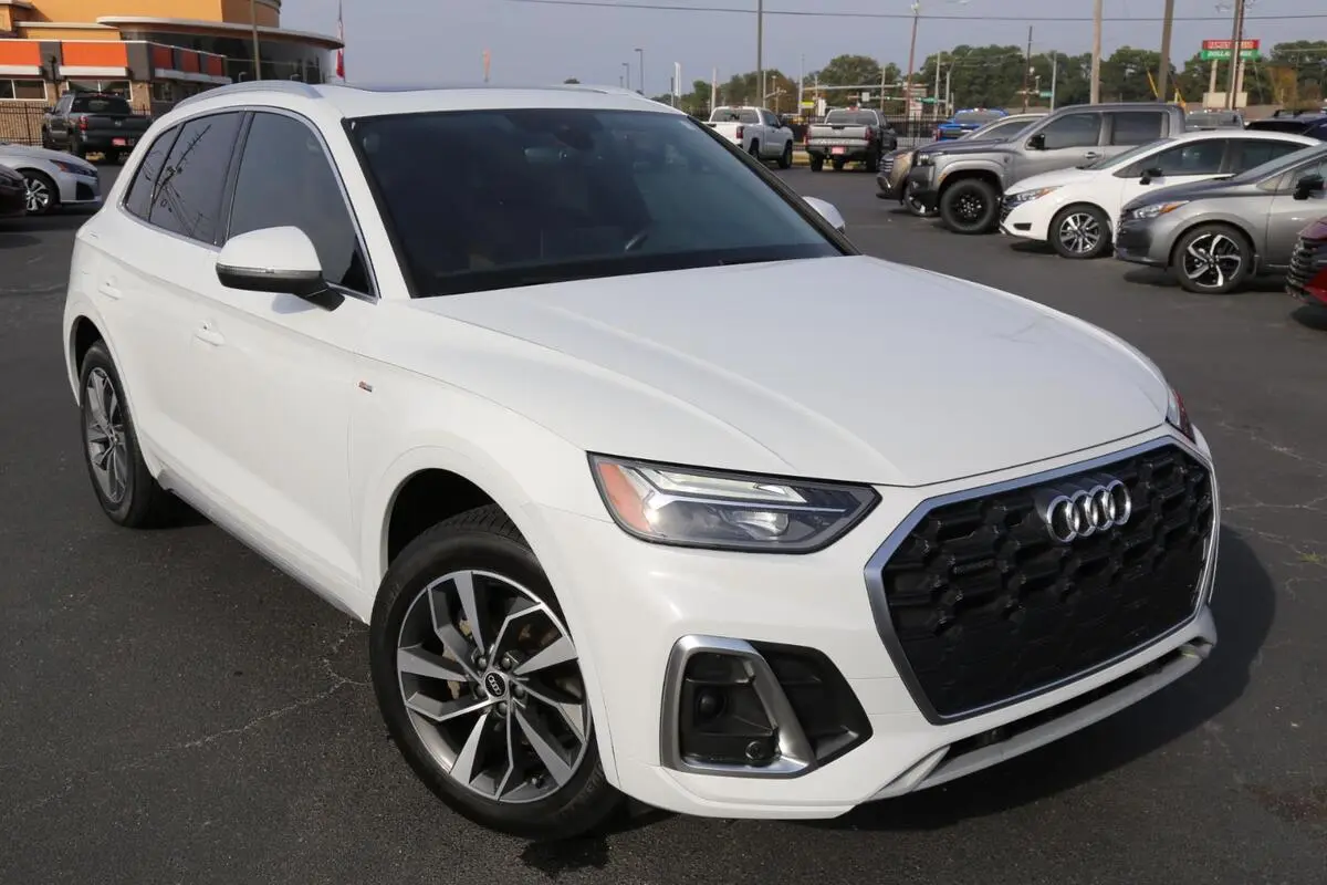 2022 Audi Q5 Premium's photo