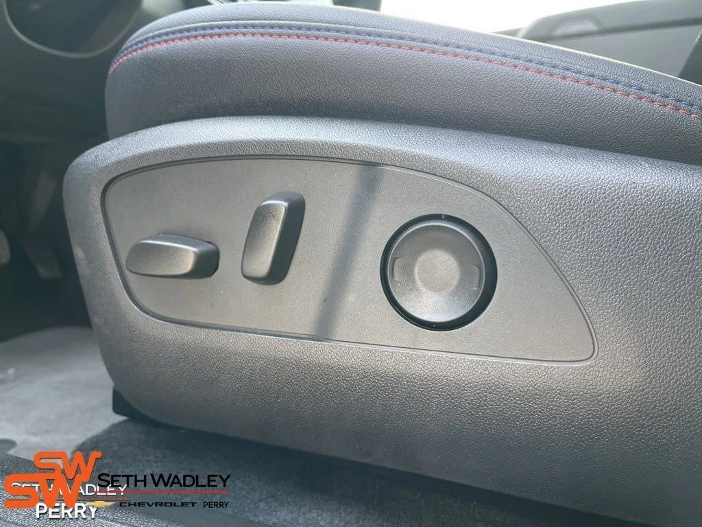 2025 Chevrolet Equinox EV RS - Photo 15