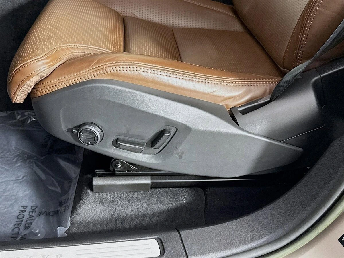 2023 Volvo - image 22