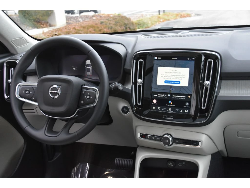 2026 Volvo - image 17