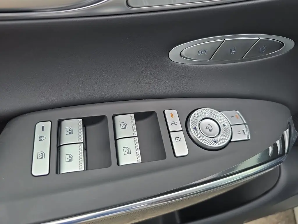 2026 Genesis GV70 3.5T Sport Advanced photo 7