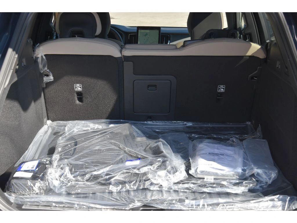 2026 Volvo - image 23