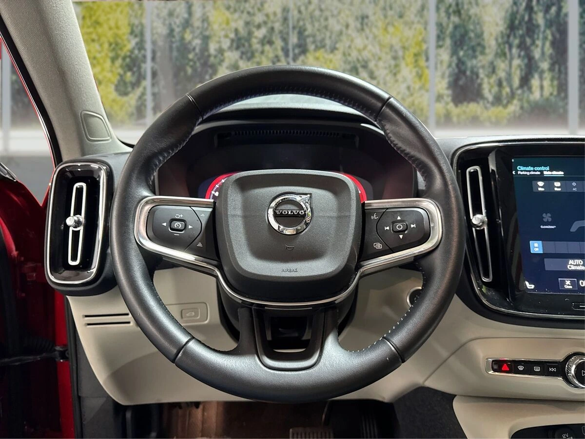 2021 Volvo - image 16