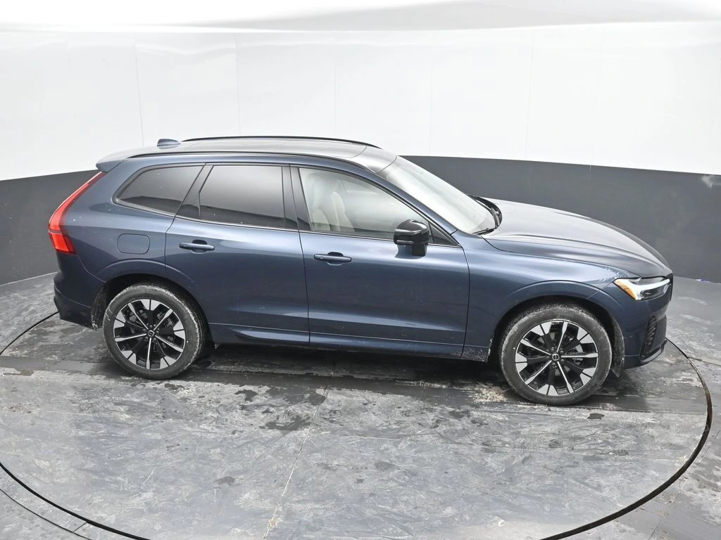 2026 Volvo - image 30