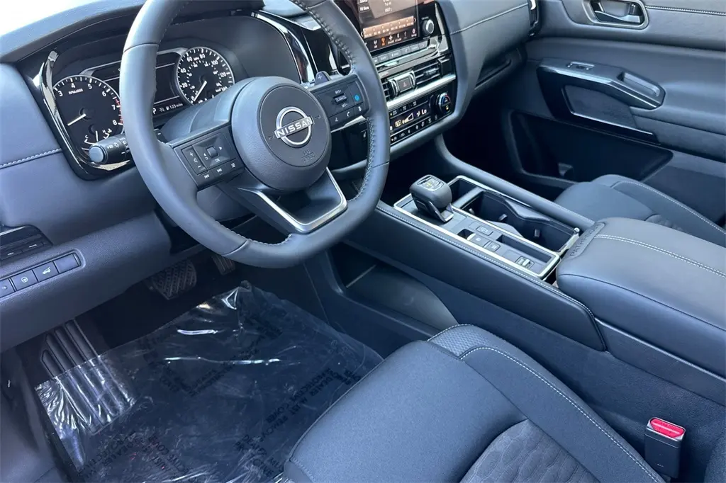 2025 Nissan Pathfinder SV photo 9