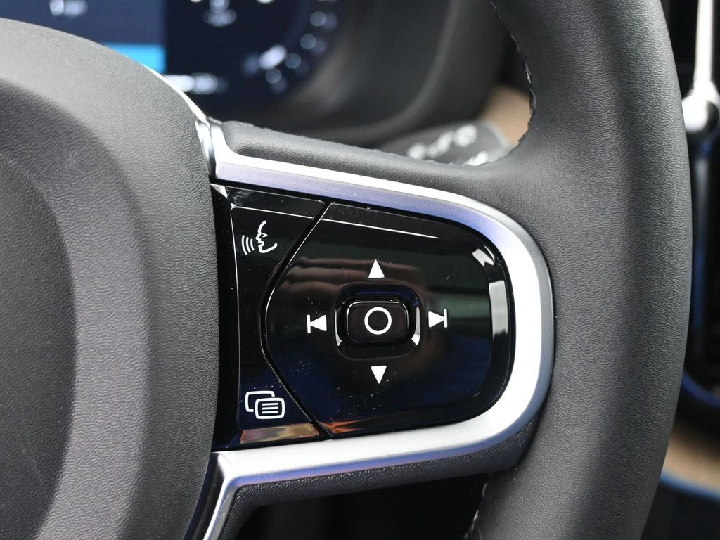 2026 Volvo - image 10