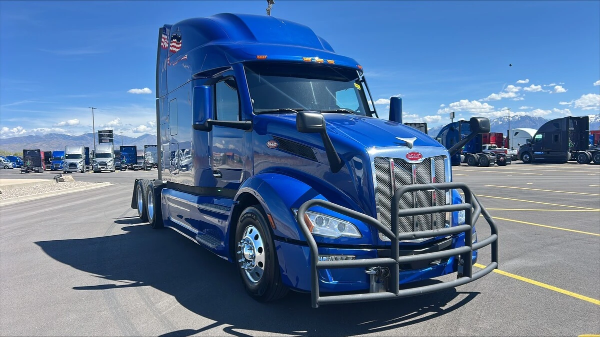 2023 Peterbilt 579 - image 4