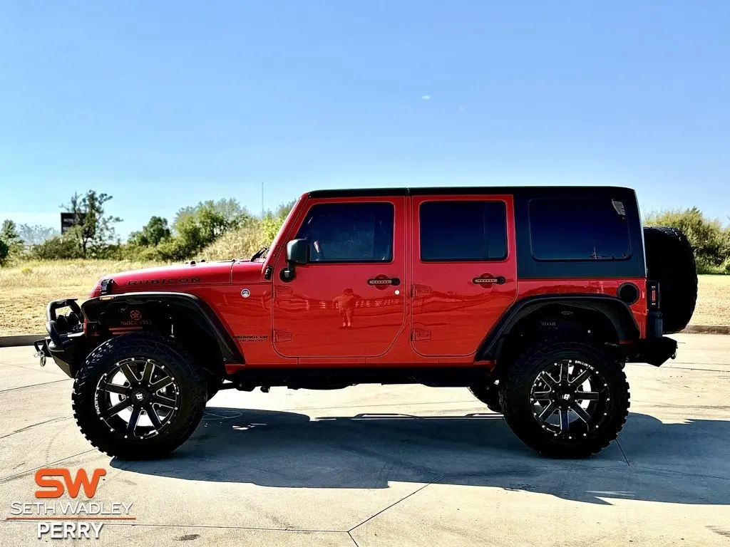 2016 Jeep Wrangler Unlimited Rubicon photo 2