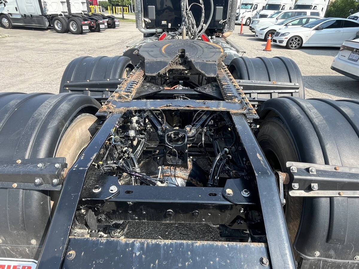 2023 Kenworth T880 — photo 8