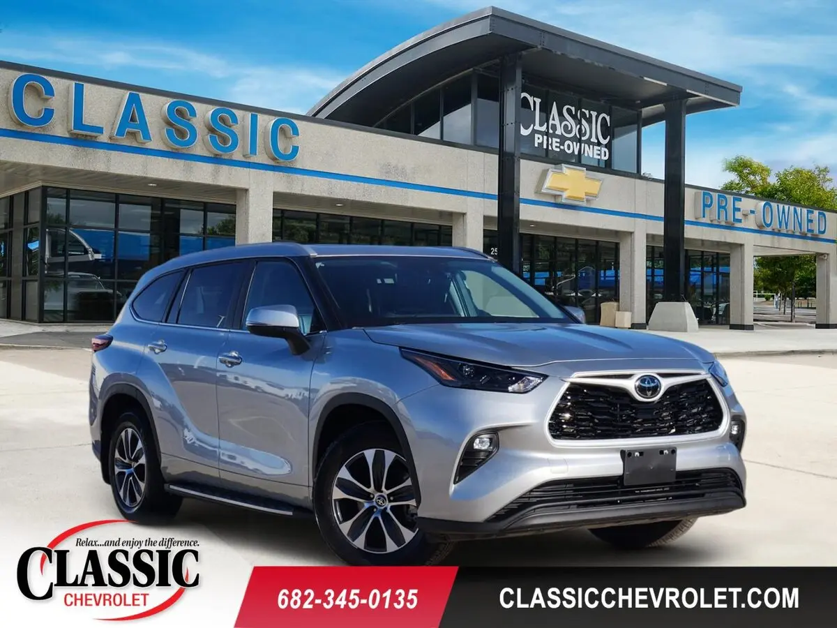 2024 Toyota Highlander XLE's photo