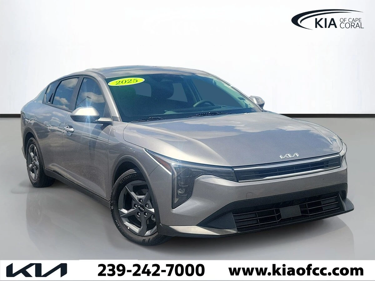 2025 Kia K4 LXS AT's photo