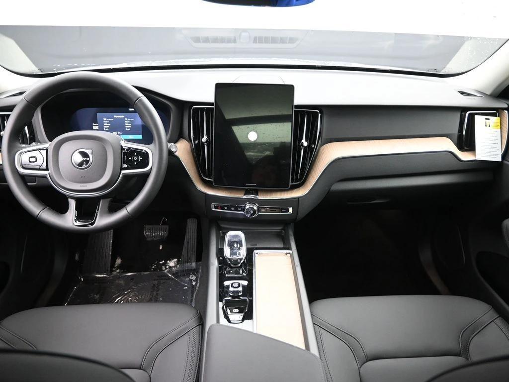 2026 Volvo - image 15