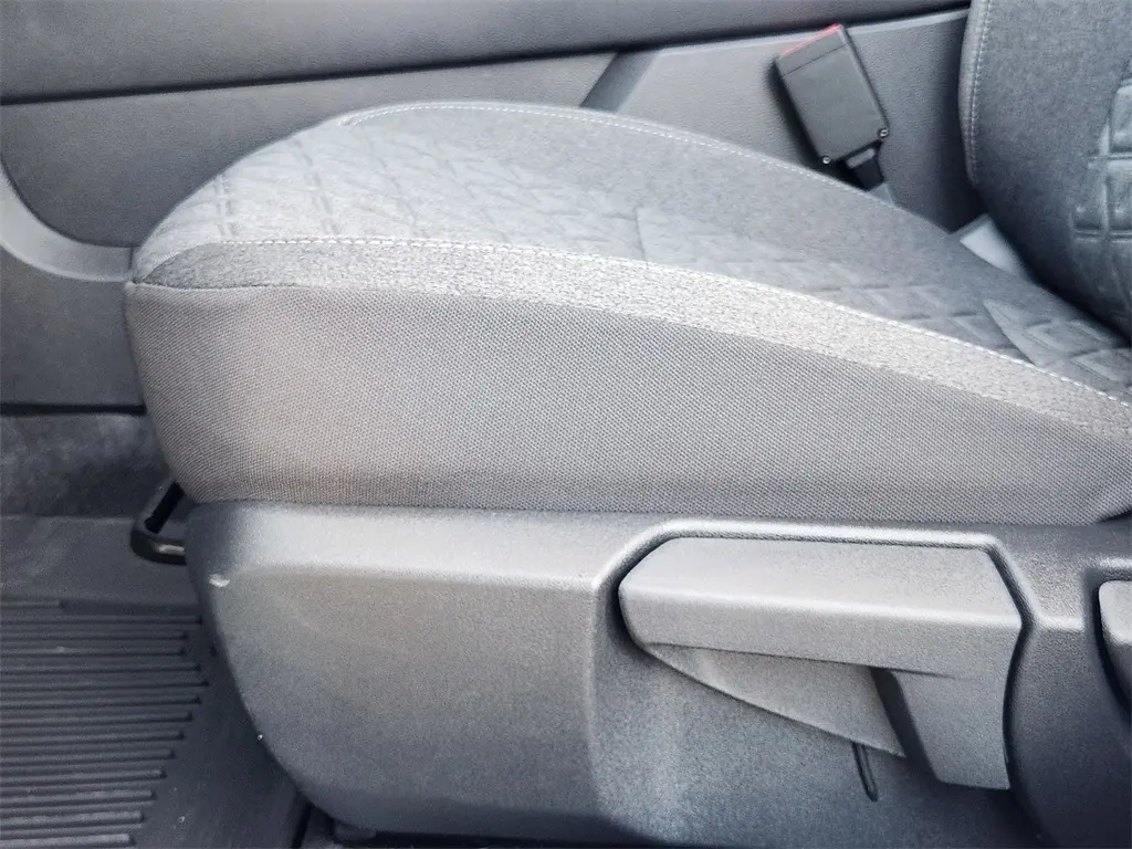2025 Nissan Kicks SV photo 15