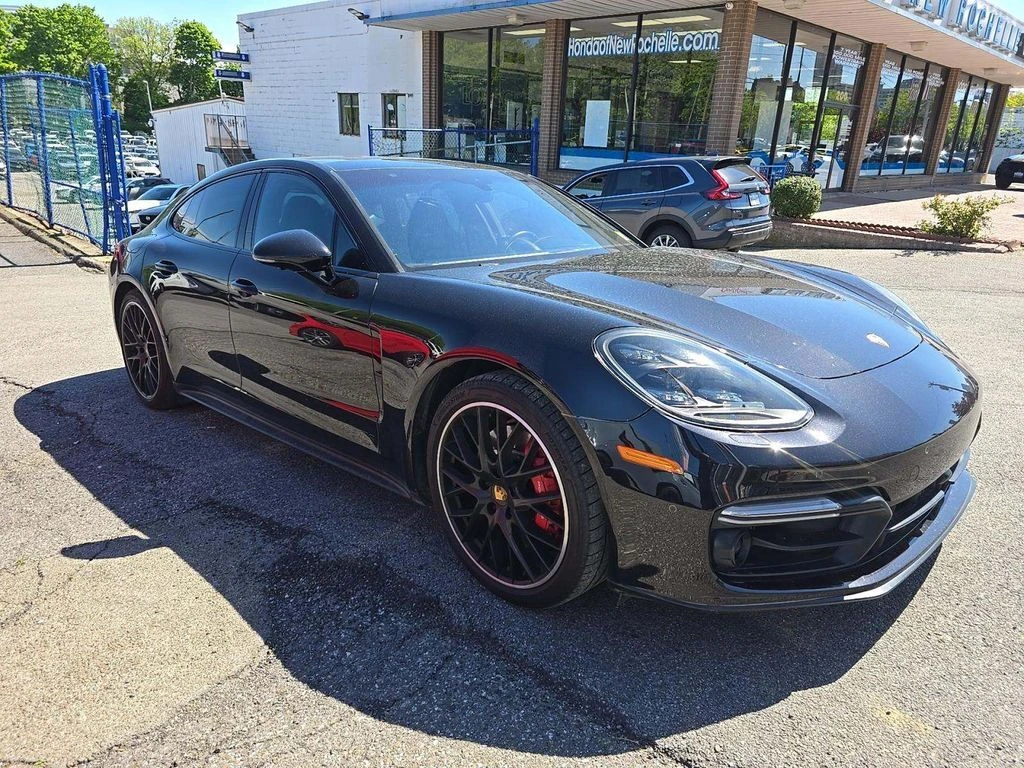 2020 Porsche Panamera GTS's photo