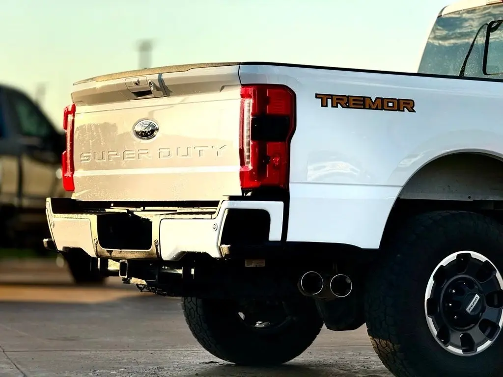 2023 Ford F-250 photo 2
